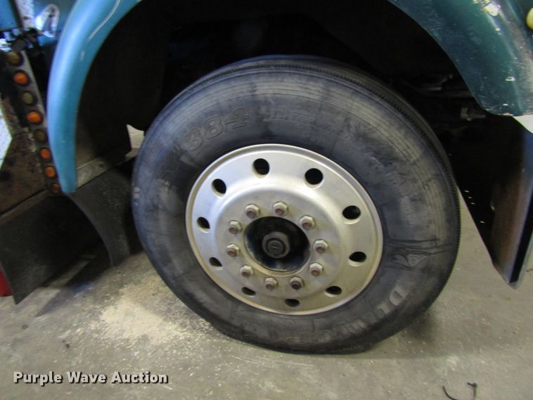 image for item DH8334 1975 Kenworth semi truck