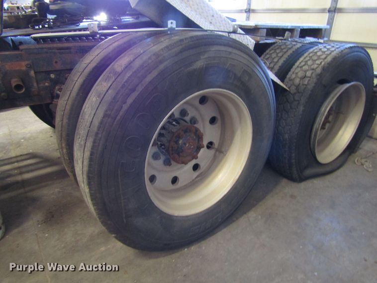 image for item DH8334 1975 Kenworth semi truck