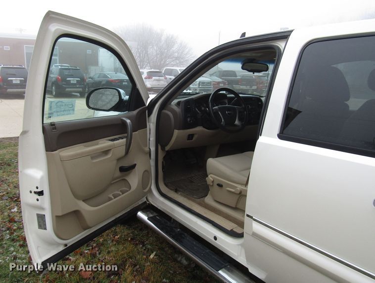 image for item DH8364 2013 GMC Sierra 1500 Crew Cab pickup truck