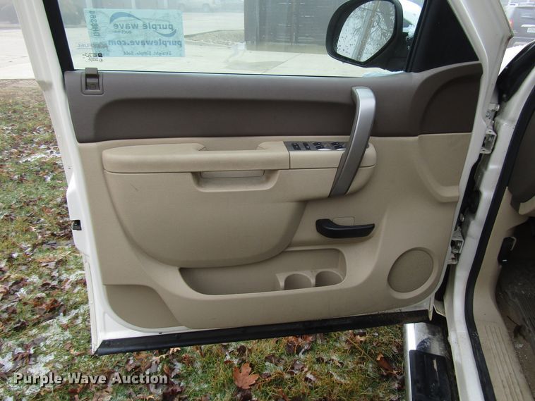 image for item DH8364 2013 GMC Sierra 1500 Crew Cab pickup truck