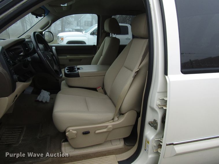 image for item DH8364 2013 GMC Sierra 1500 Crew Cab pickup truck