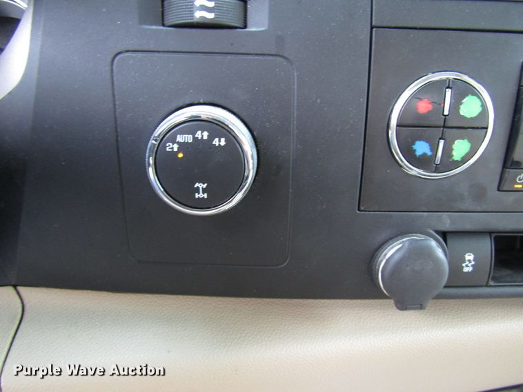 image for item DH8364 2013 GMC Sierra 1500 Crew Cab pickup truck