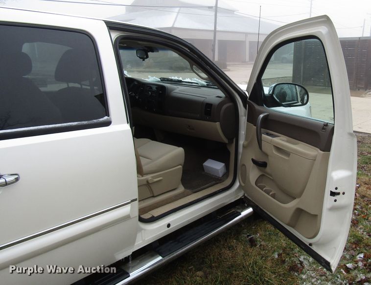 image for item DH8364 2013 GMC Sierra 1500 Crew Cab pickup truck