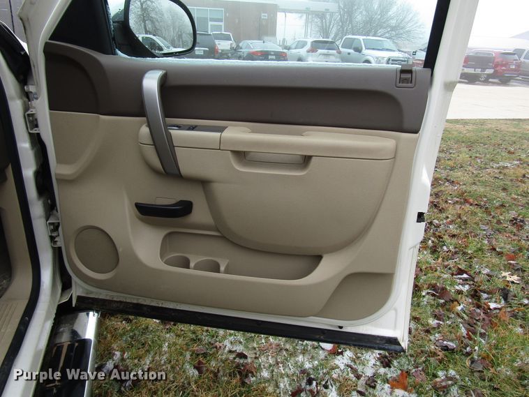 image for item DH8364 2013 GMC Sierra 1500 Crew Cab pickup truck