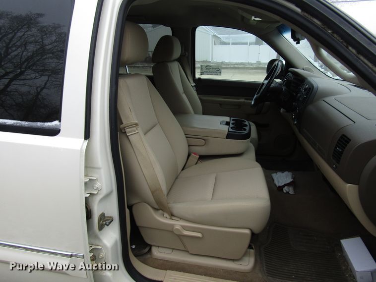 image for item DH8364 2013 GMC Sierra 1500 Crew Cab pickup truck