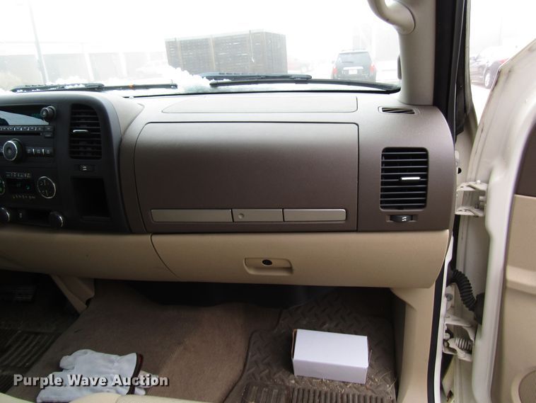 image for item DH8364 2013 GMC Sierra 1500 Crew Cab pickup truck