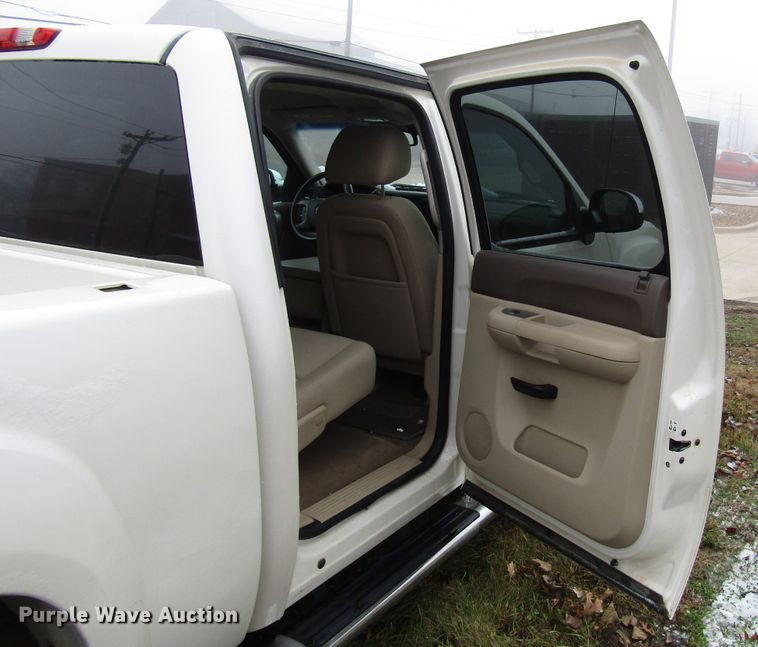 image for item DH8364 2013 GMC Sierra 1500 Crew Cab pickup truck