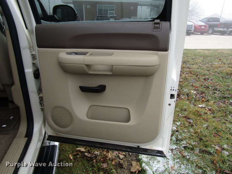 image for item DH8364 2013 GMC Sierra 1500 Crew Cab pickup truck