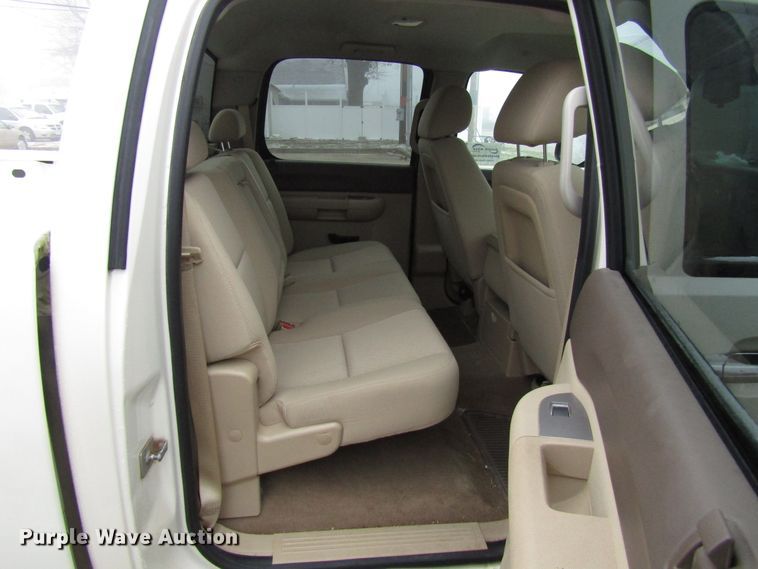 image for item DH8364 2013 GMC Sierra 1500 Crew Cab pickup truck