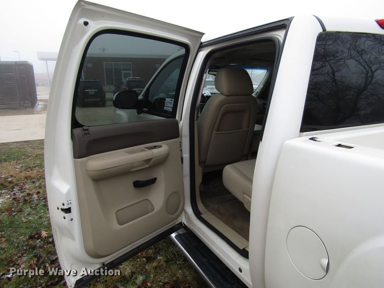 image for item DH8364 2013 GMC Sierra 1500 Crew Cab pickup truck