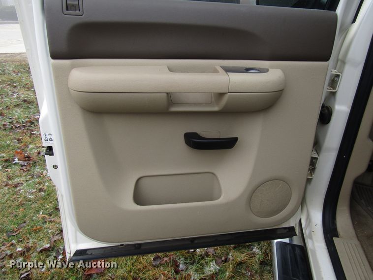 image for item DH8364 2013 GMC Sierra 1500 Crew Cab pickup truck