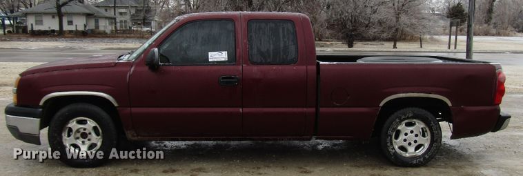 image for item DH8379 2003 Chevrolet Silverado 1500 Ext. Cab pickup truck