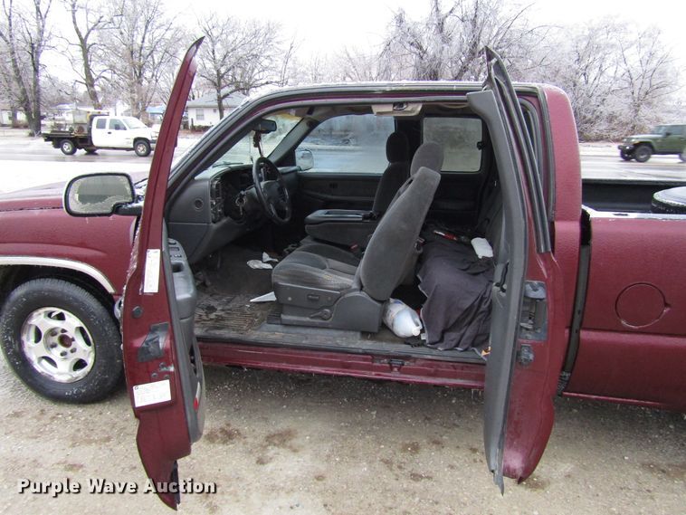 image for item DH8379 2003 Chevrolet Silverado 1500 Ext. Cab pickup truck