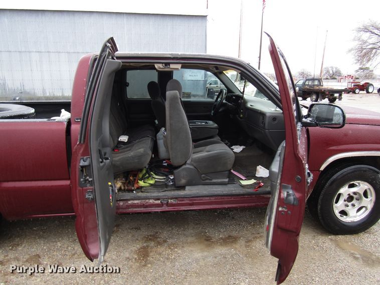 image for item DH8379 2003 Chevrolet Silverado 1500 Ext. Cab pickup truck