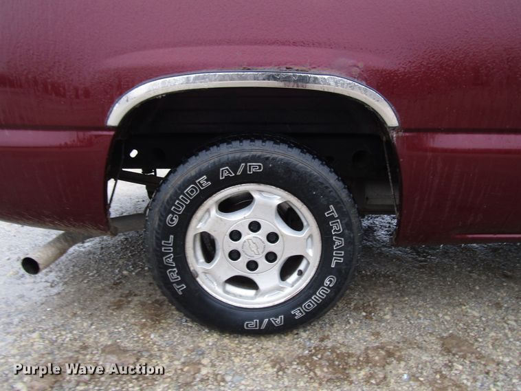 image for item DH8379 2003 Chevrolet Silverado 1500 Ext. Cab pickup truck