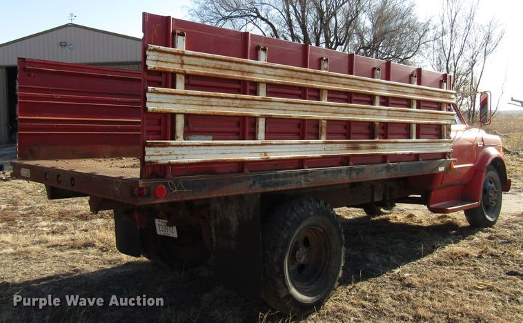 image for item DH8381 1970 GMC 5500 grain truck