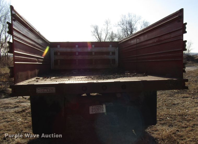 image for item DH8381 1970 GMC 5500 grain truck