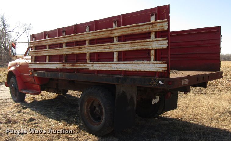 image for item DH8381 1970 GMC 5500 grain truck