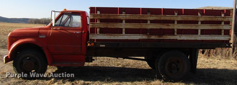 image for item DH8381 1970 GMC 5500 grain truck