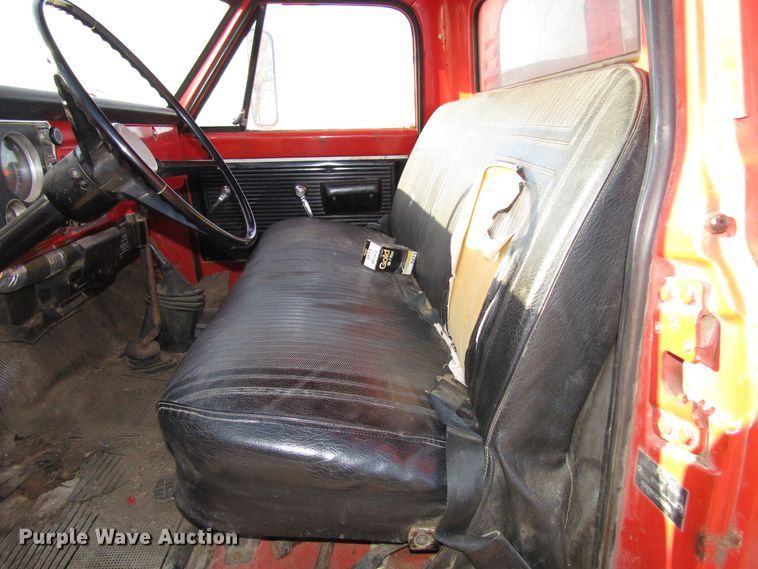 image for item DH8381 1970 GMC 5500 grain truck