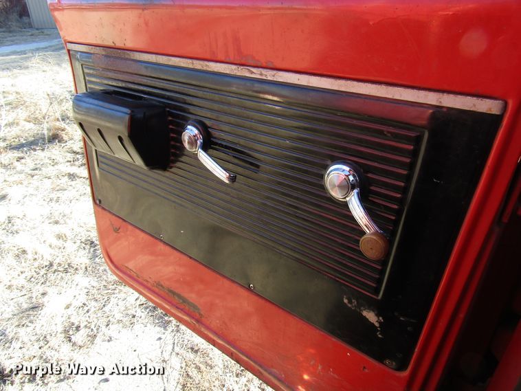 image for item DH8381 1970 GMC 5500 grain truck