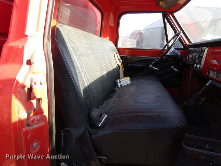 image for item DH8381 1970 GMC 5500 grain truck