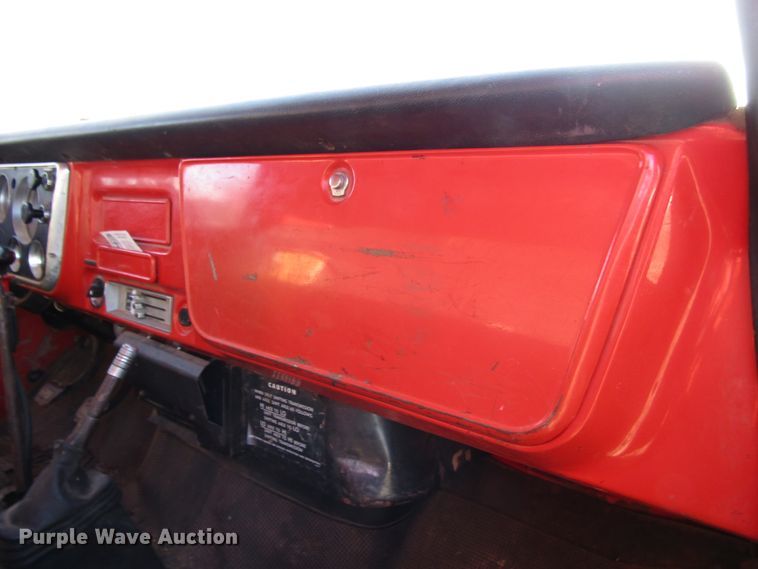 image for item DH8381 1970 GMC 5500 grain truck