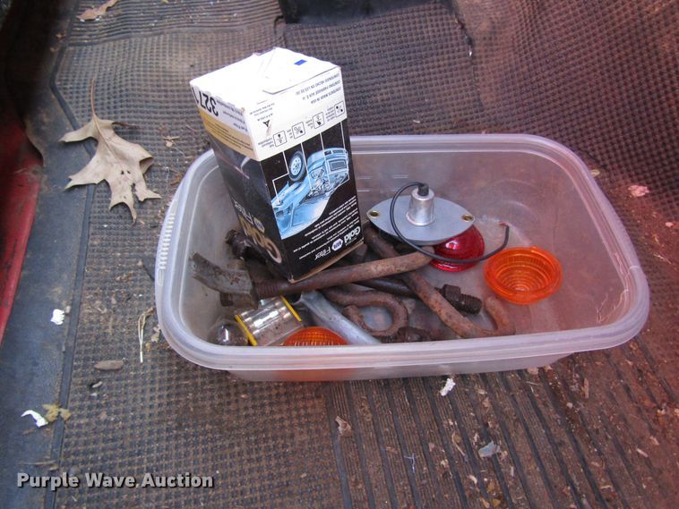 image for item DH8381 1970 GMC 5500 grain truck