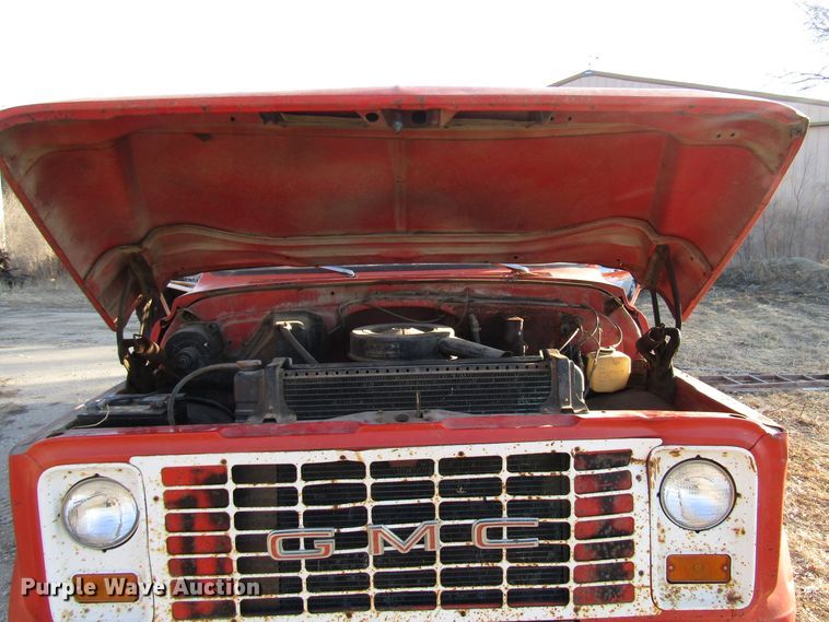 image for item DH8381 1970 GMC 5500 grain truck