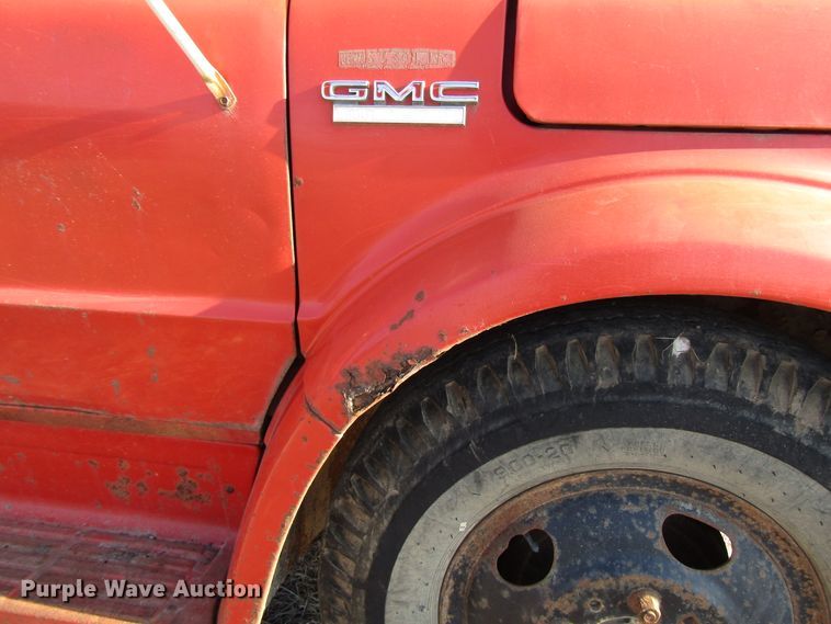 image for item DH8381 1970 GMC 5500 grain truck