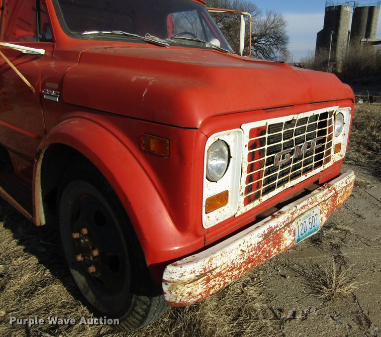 image for item DH8381 1970 GMC 5500 grain truck