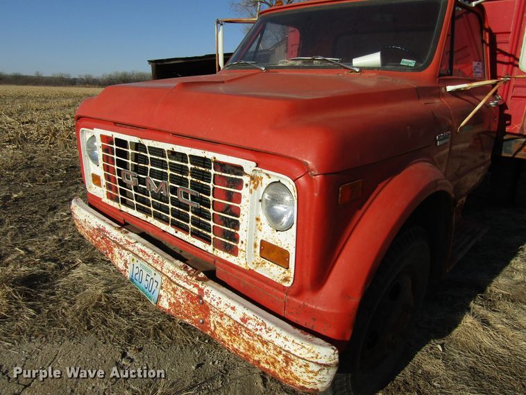image for item DH8381 1970 GMC 5500 grain truck