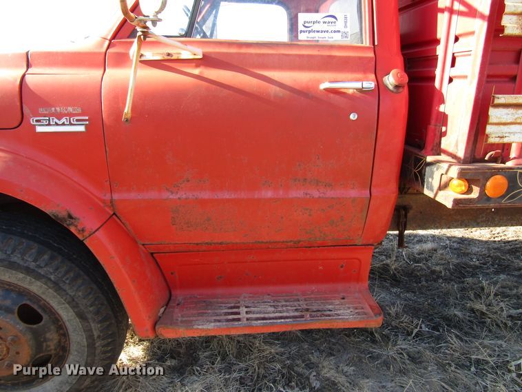 image for item DH8381 1970 GMC 5500 grain truck