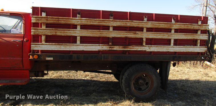 image for item DH8381 1970 GMC 5500 grain truck