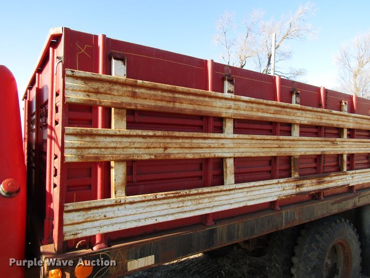 image for item DH8381 1970 GMC 5500 grain truck