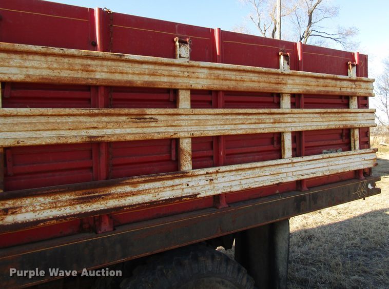 image for item DH8381 1970 GMC 5500 grain truck