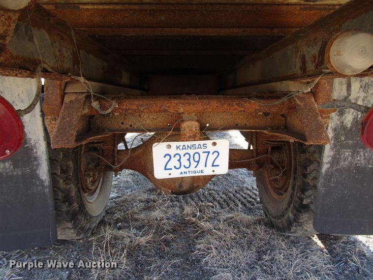 image for item DH8381 1970 GMC 5500 grain truck