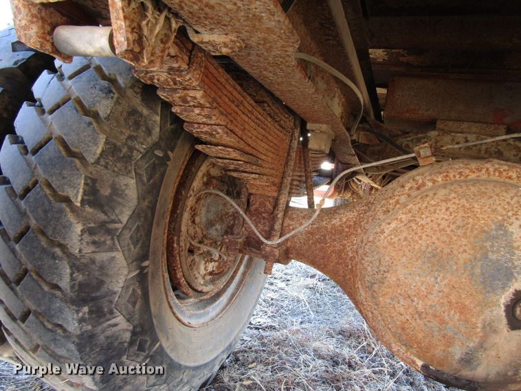 image for item DH8381 1970 GMC 5500 grain truck