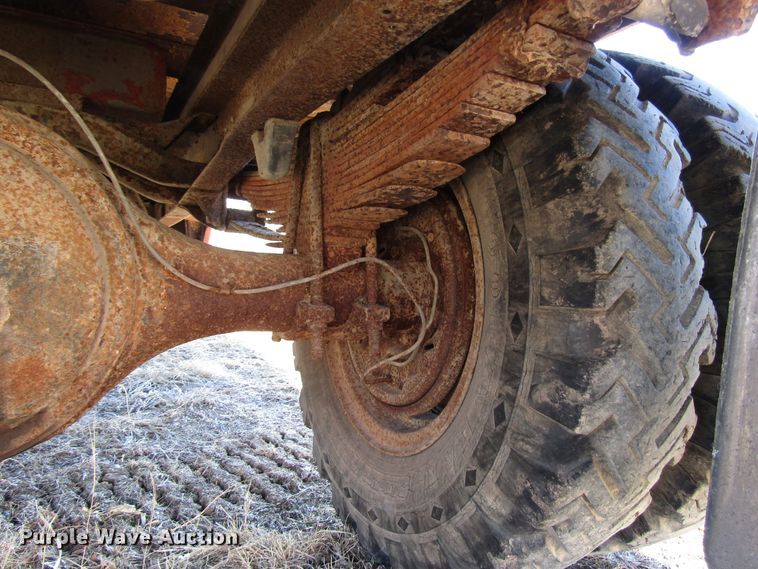 image for item DH8381 1970 GMC 5500 grain truck