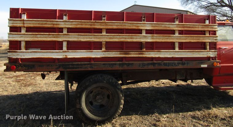 image for item DH8381 1970 GMC 5500 grain truck