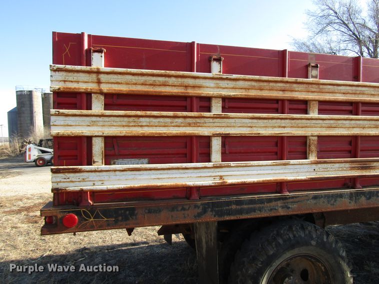 image for item DH8381 1970 GMC 5500 grain truck