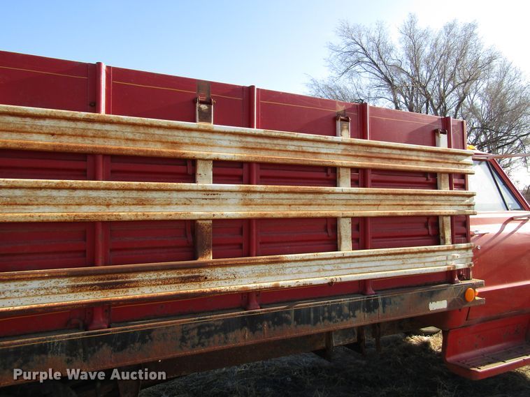 image for item DH8381 1970 GMC 5500 grain truck