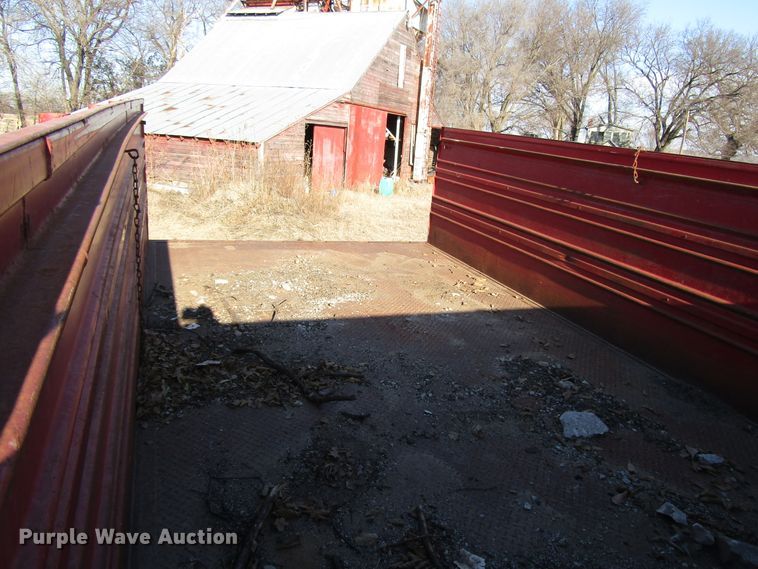 image for item DH8381 1970 GMC 5500 grain truck