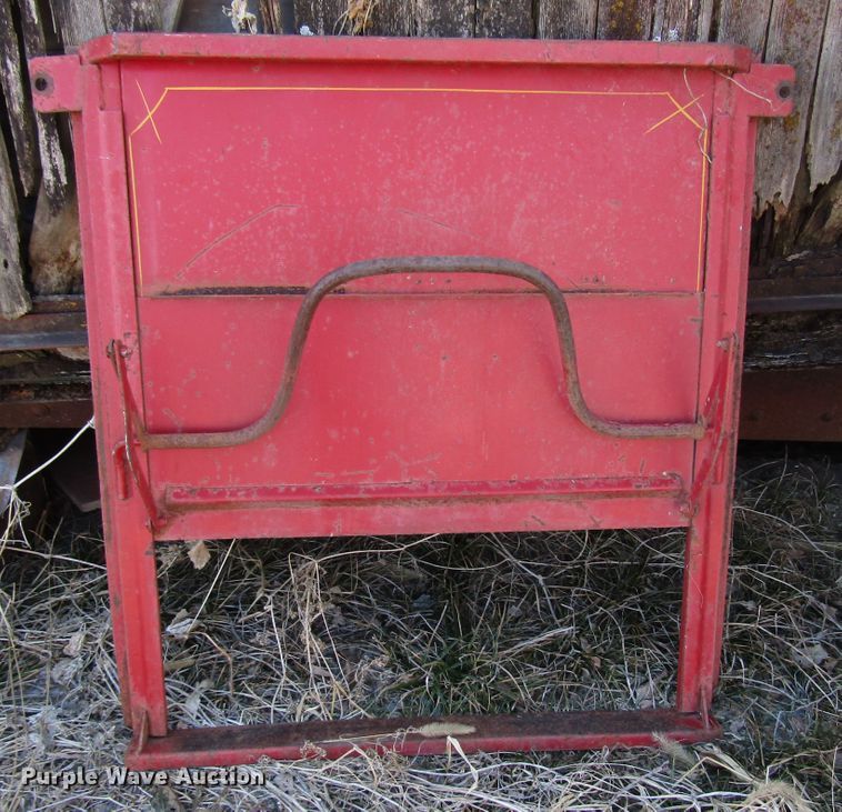 image for item DH8381 1970 GMC 5500 grain truck