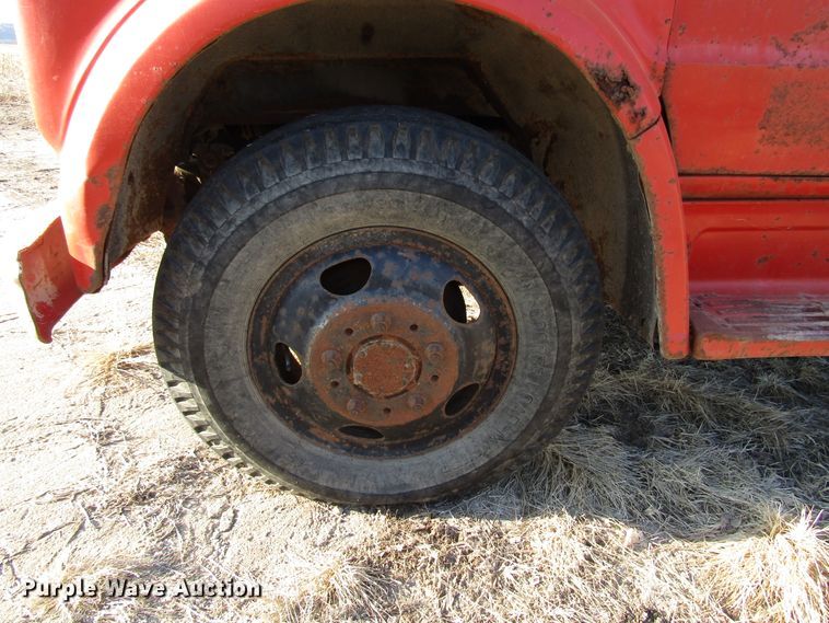 image for item DH8381 1970 GMC 5500 grain truck