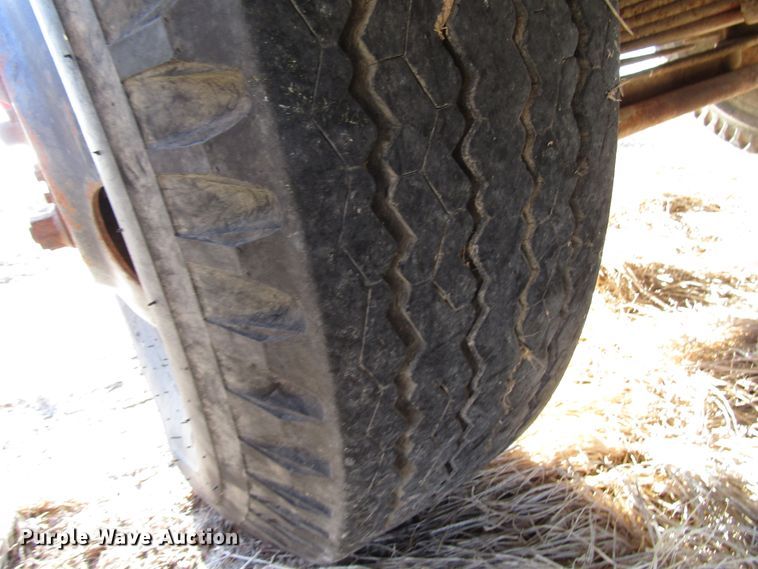 image for item DH8381 1970 GMC 5500 grain truck