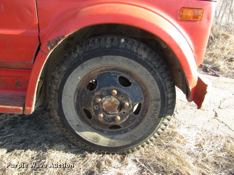 image for item DH8381 1970 GMC 5500 grain truck