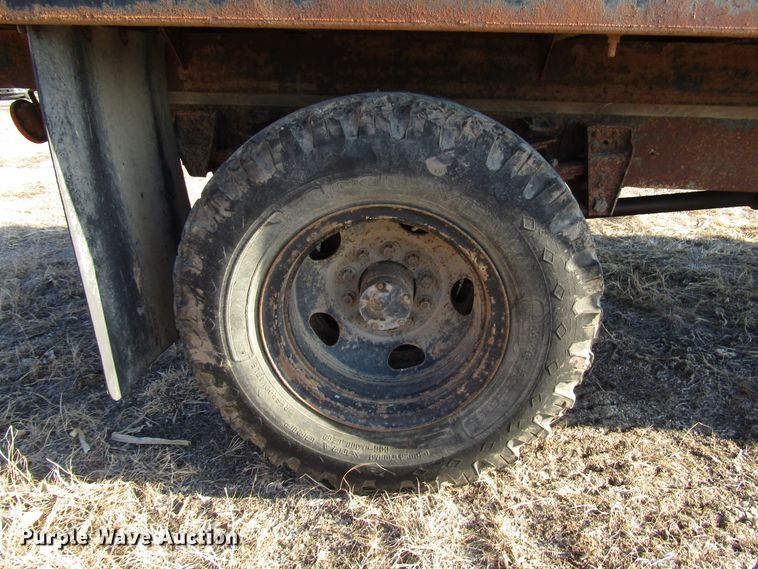 image for item DH8381 1970 GMC 5500 grain truck