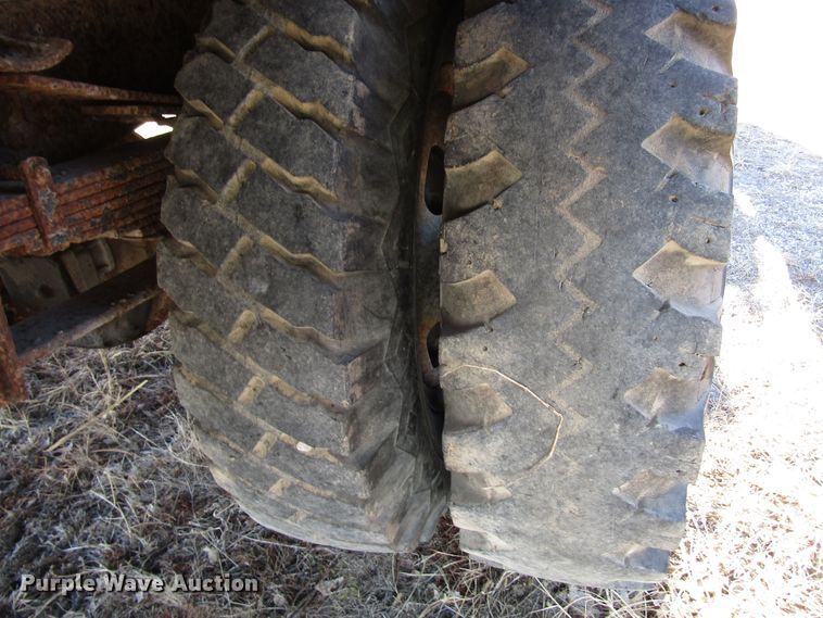 image for item DH8381 1970 GMC 5500 grain truck