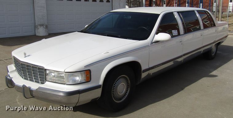 image for item DH8385 1996 Cadillac Fleetwood limousine